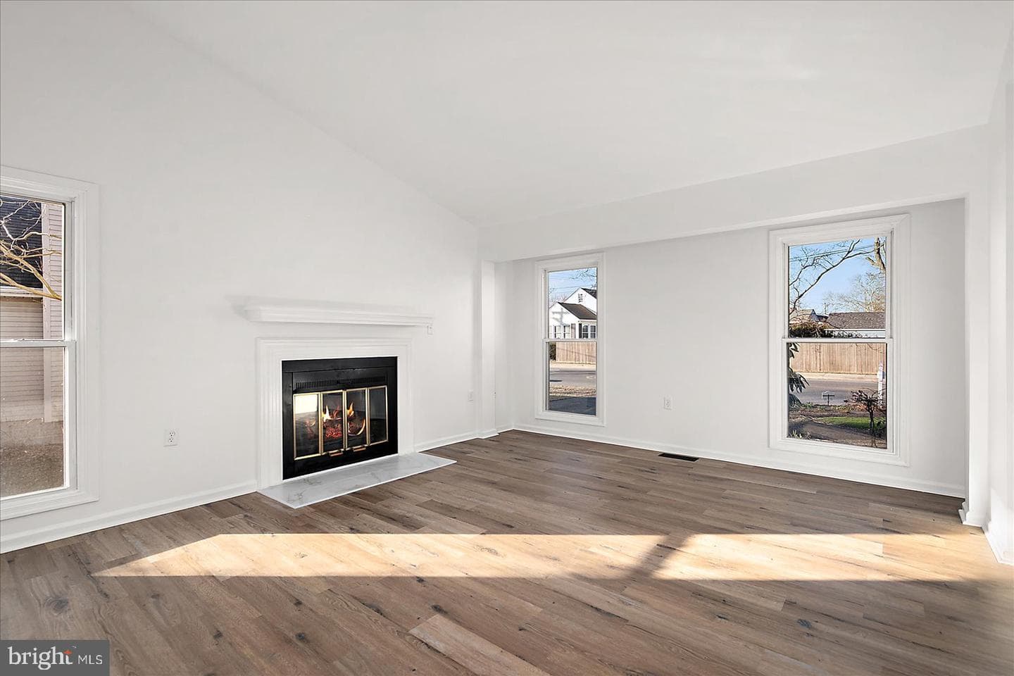 302 Franklin Avenue photo 9