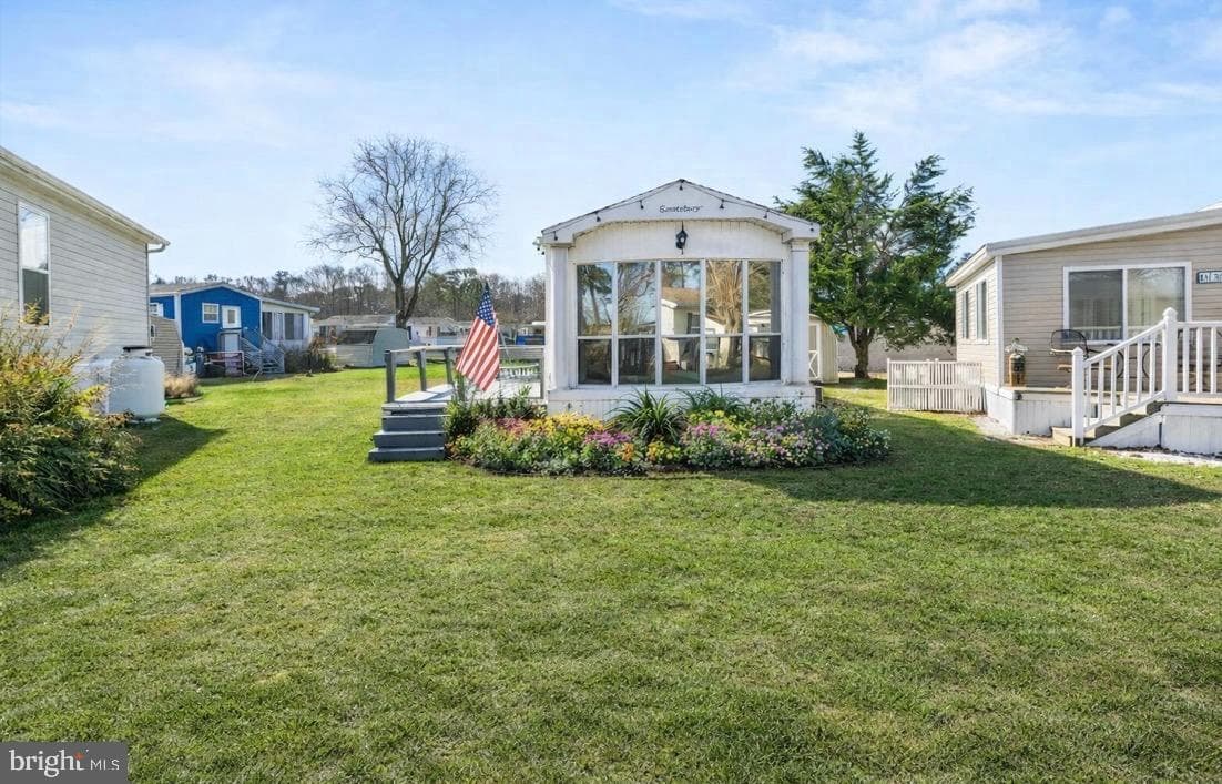 172 Ocean Oval Circle, Berlin