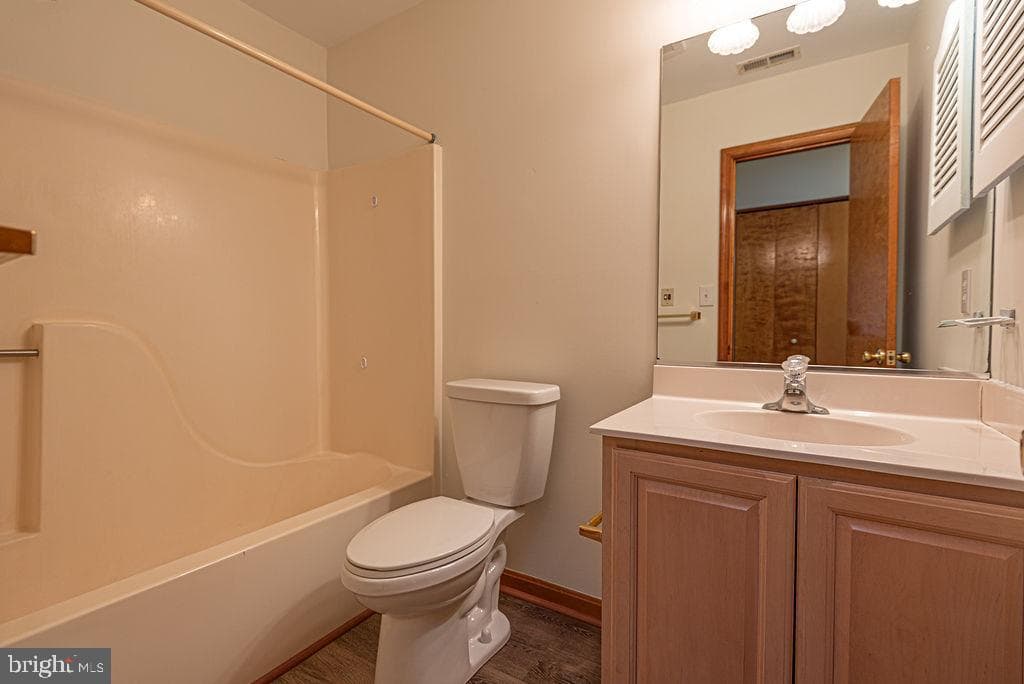 65 Cresthaven Drive photo 45