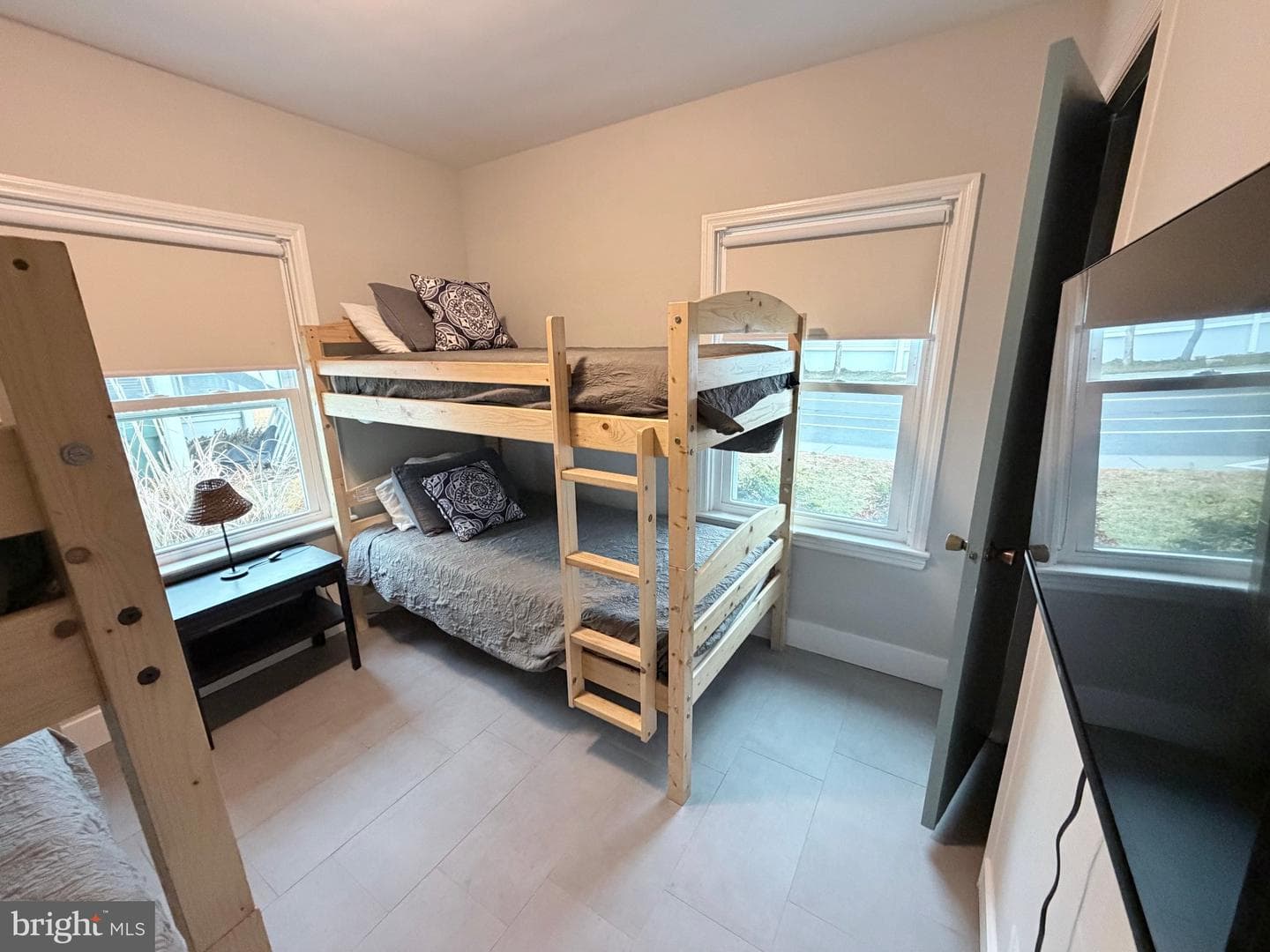 1407 N Saint Louis Avenue #1 photo 38