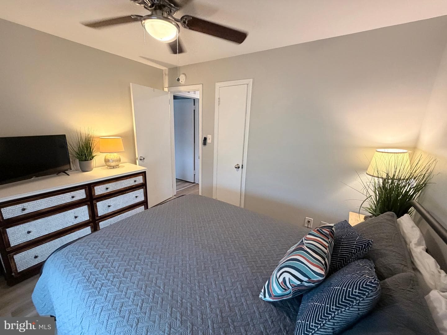 1407 N Saint Louis Avenue #5 photo 31