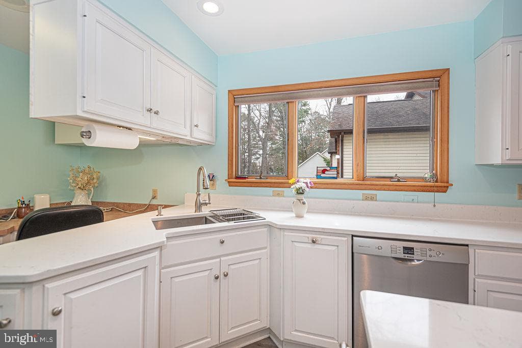 562 Ocean Parkway photo 25
