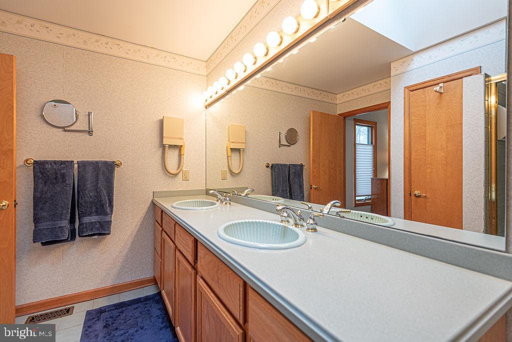 562 Ocean Parkway photo 36