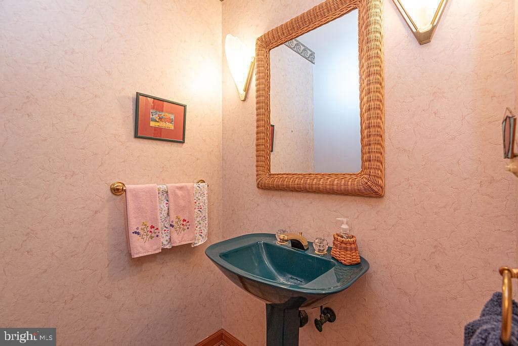 562 Ocean Parkway photo 41