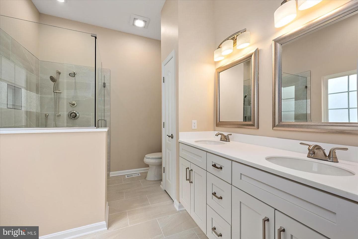5 Chatham Court photo 26