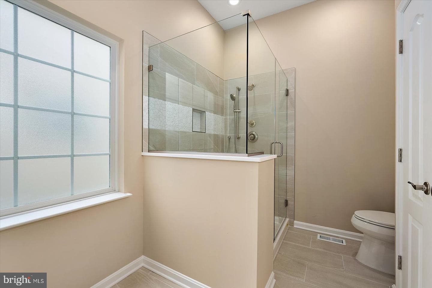 5 Chatham Court photo 27