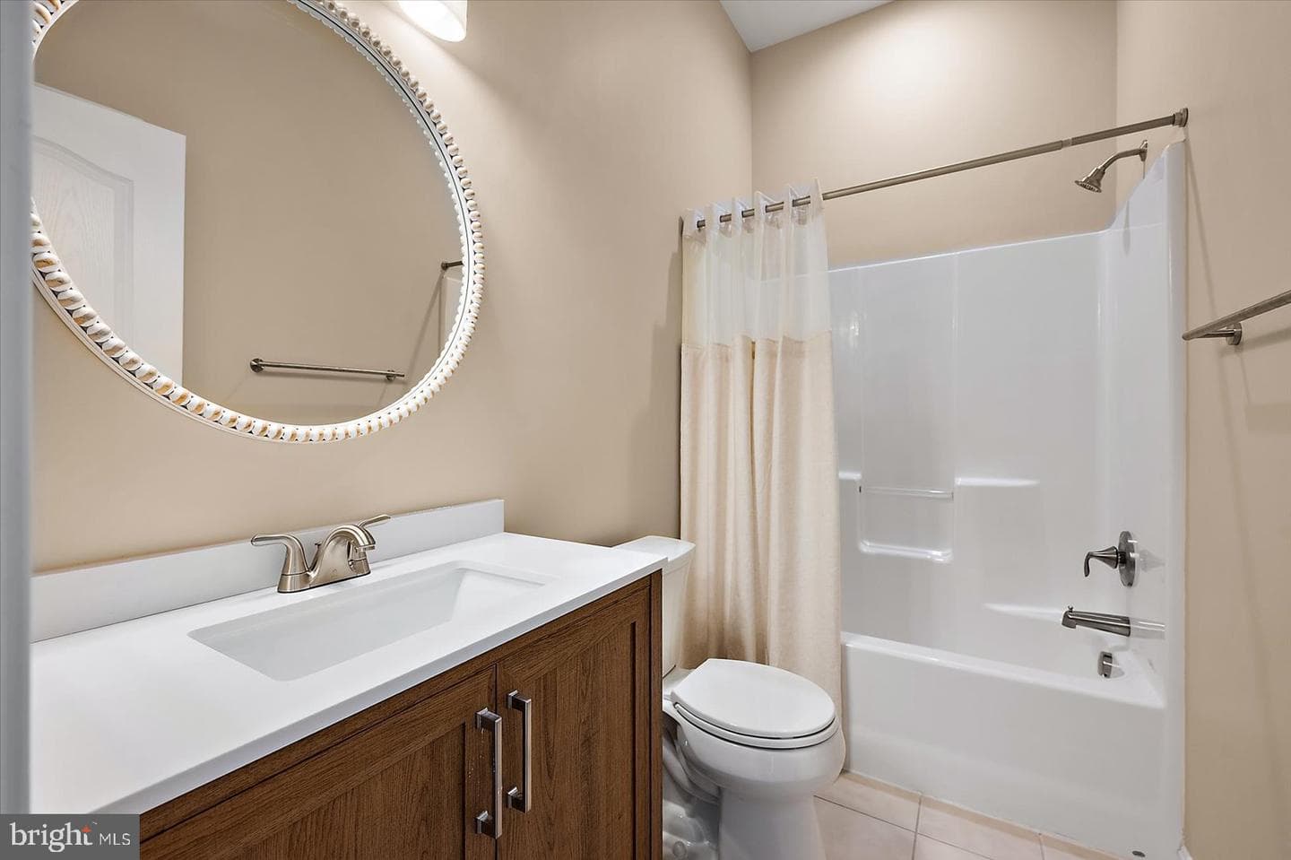 5 Chatham Court photo 32