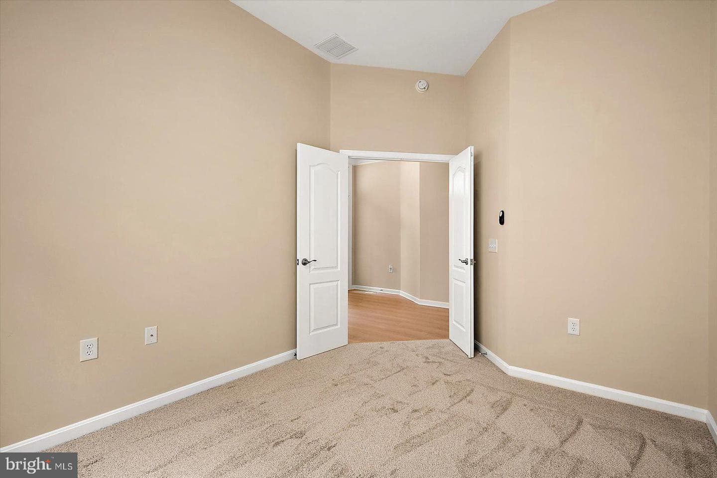 5 Chatham Court photo 34