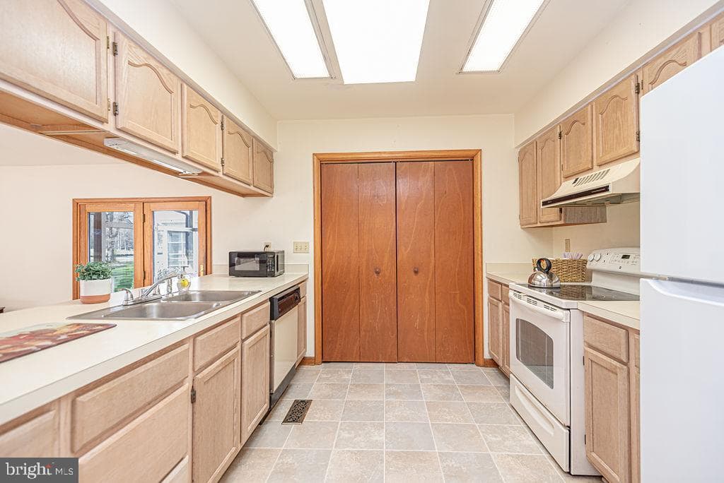 31 Watergreen Lane photo 16