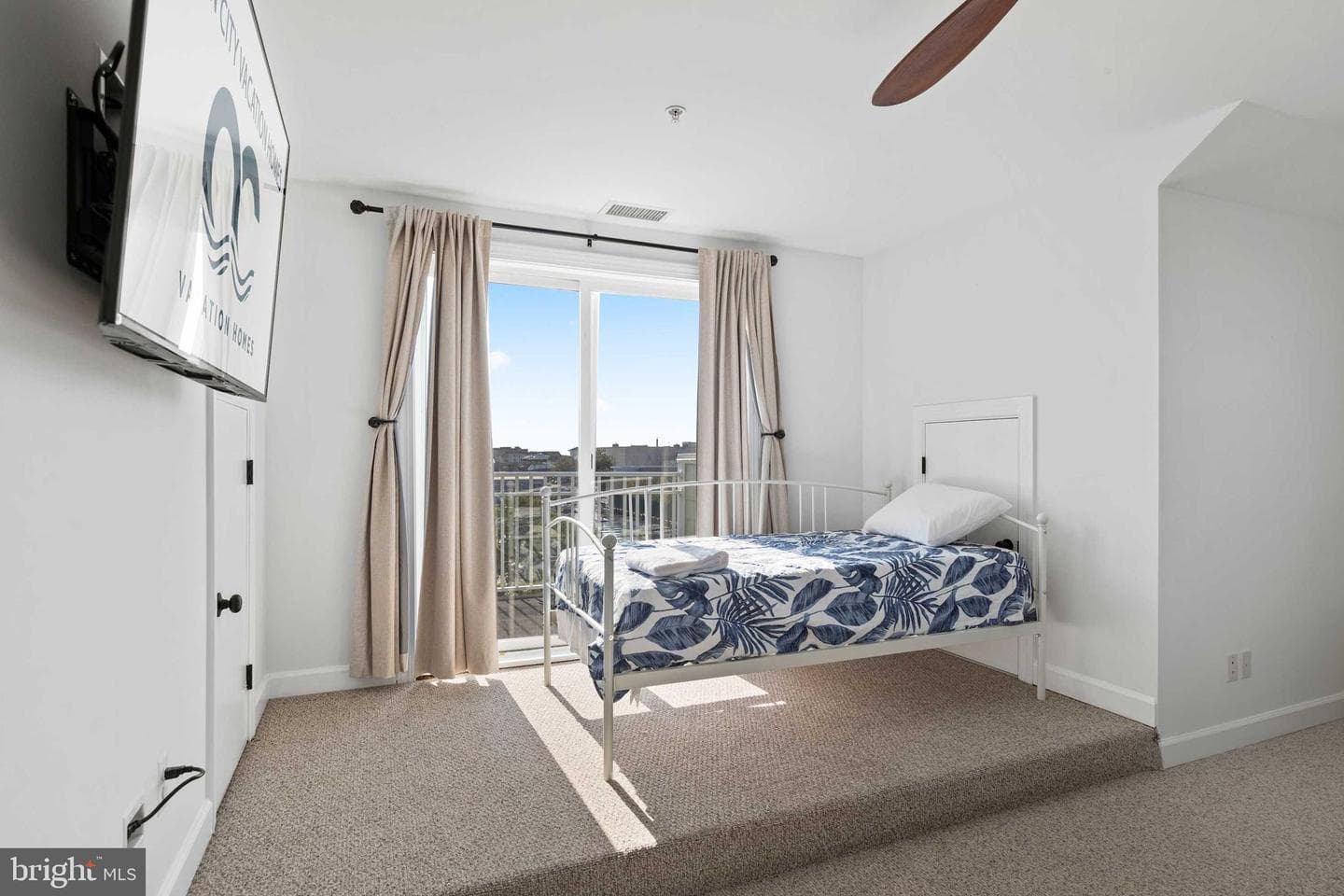 27 Island Edge Dr # 27C photo 36