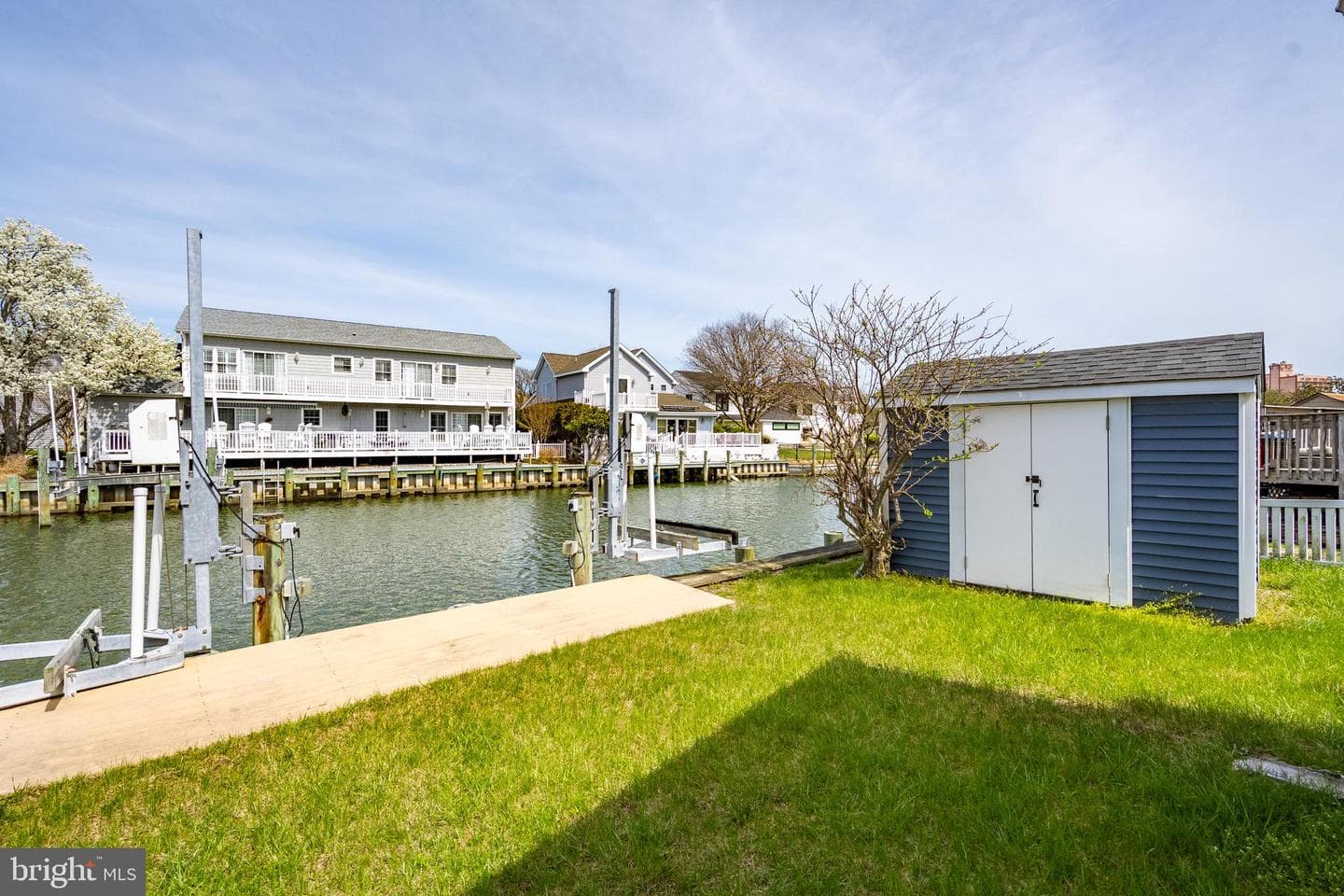216 Kingfish Road photo 40