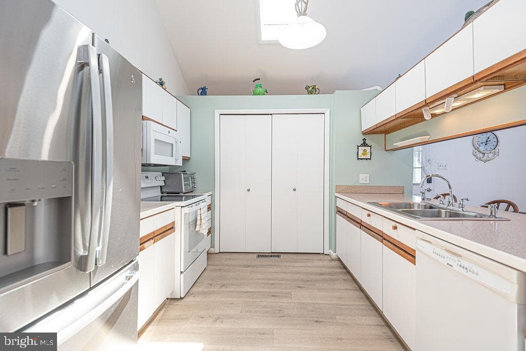 414 Ocean Pkwy photo 35