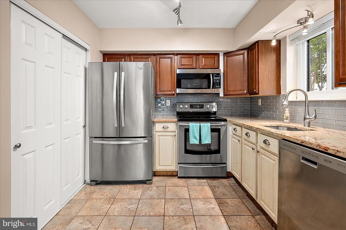 14402 Jarvis Avenue #2c photo 15