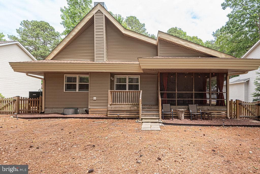 62 Newport Drive photo 3