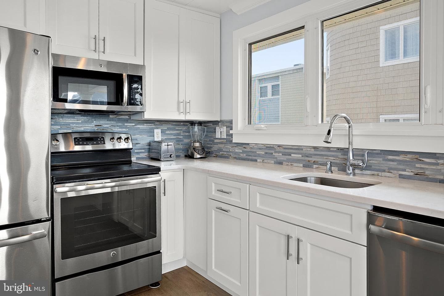 6 43rd Street photo 13