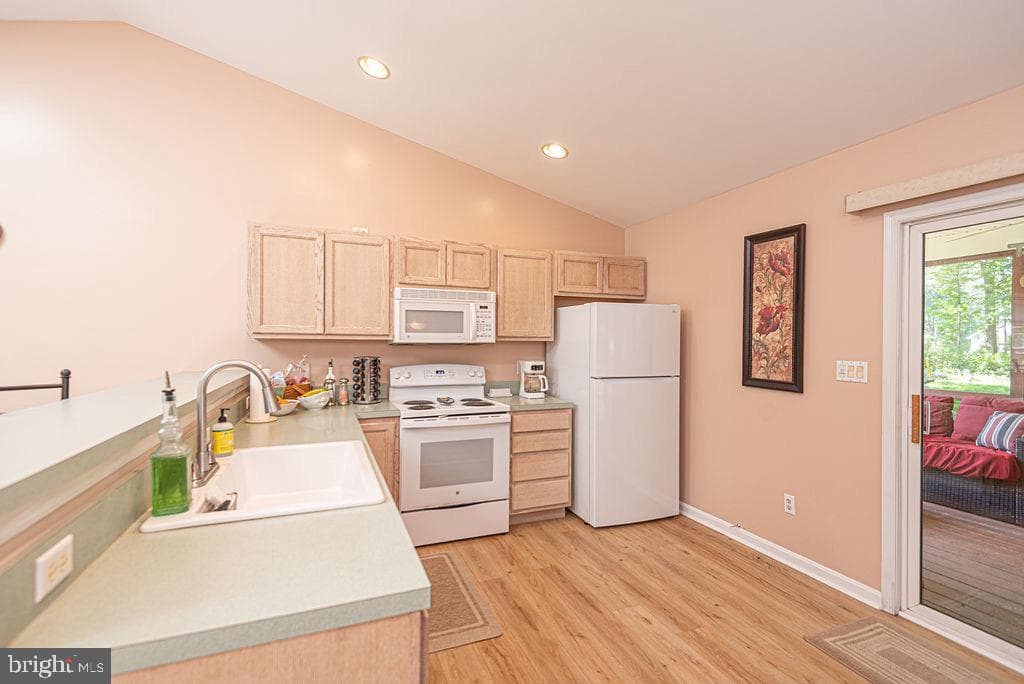 17 Greenwood Lane photo 9