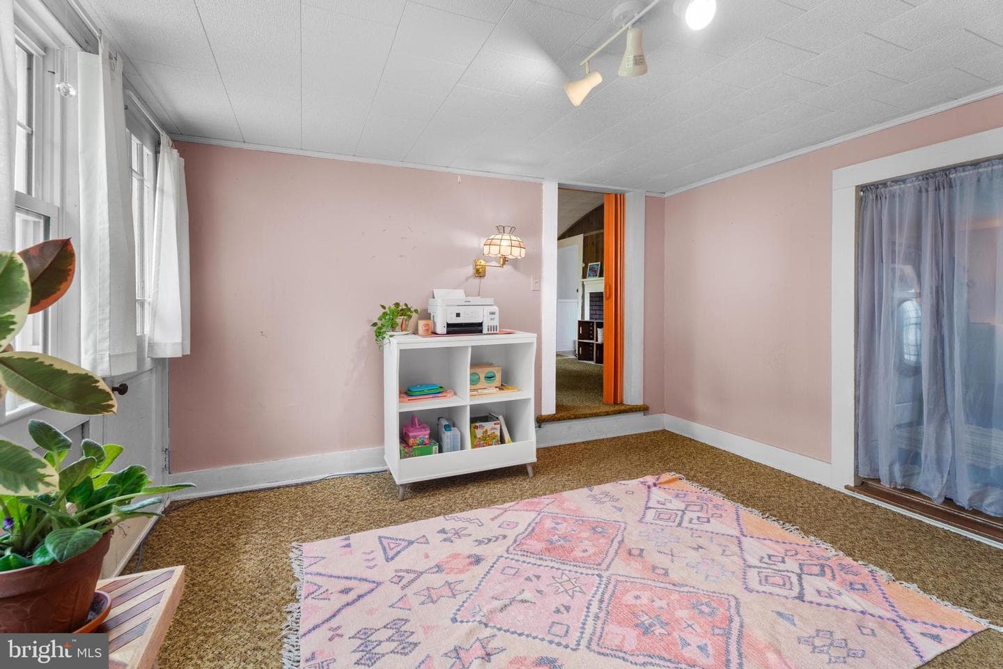 208 S S Washington Street photo 7