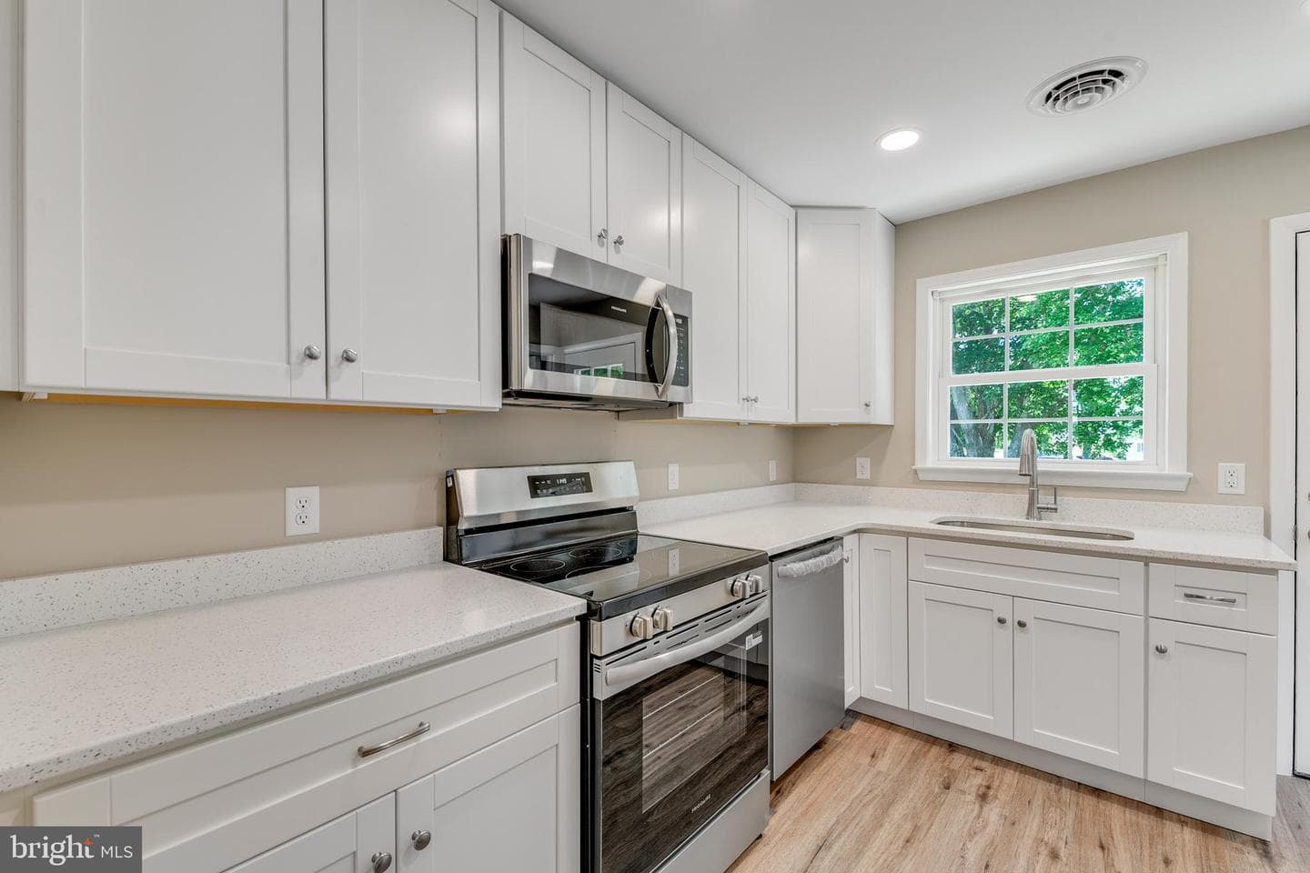 10540 Flower Street photo 7
