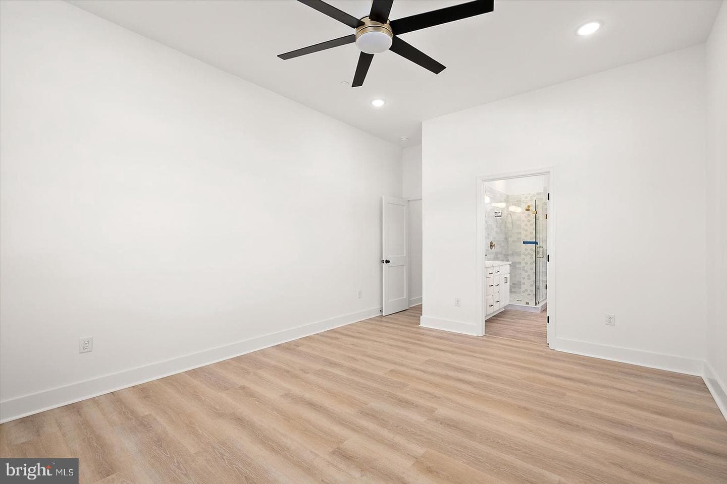 75 King Richard Road photo 31
