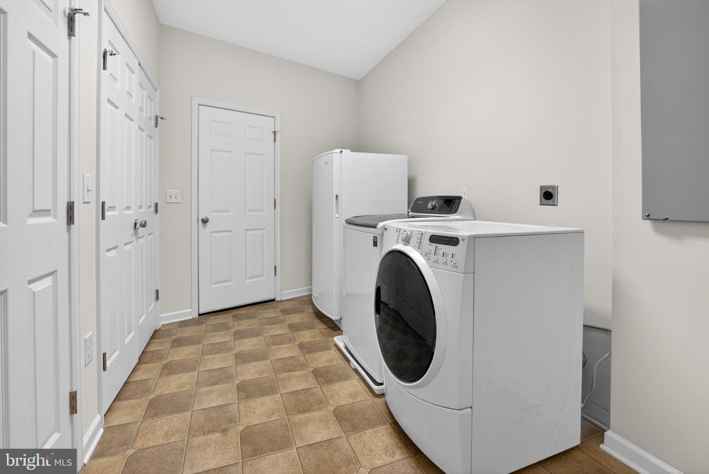 2435 Payne photo 46