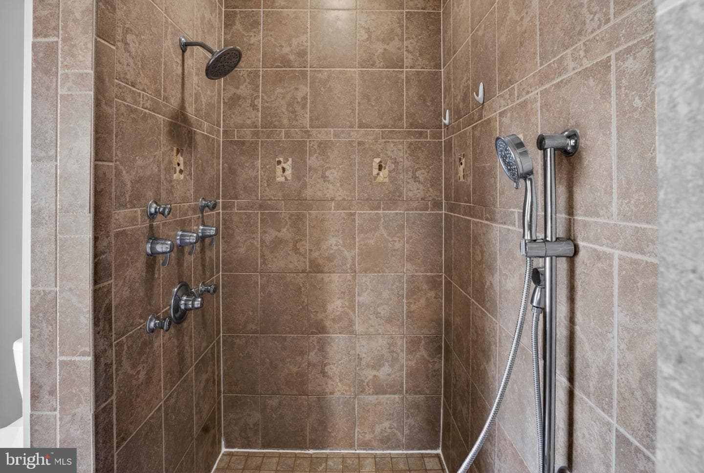 2435 Payne photo 55