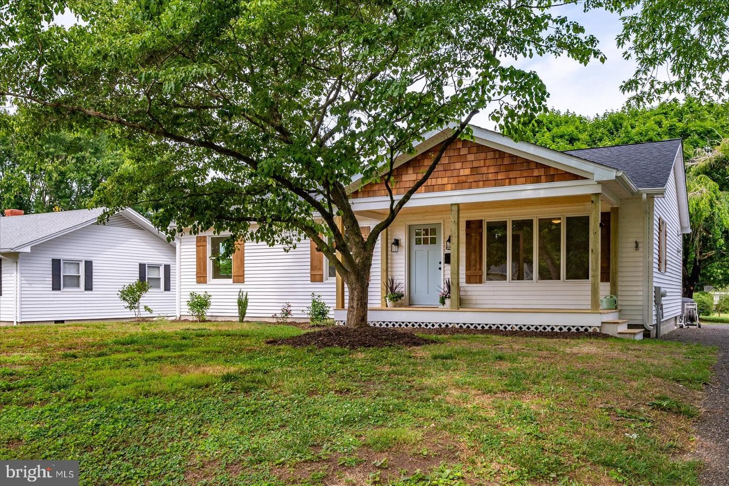 100 Esham Avenue photo 4