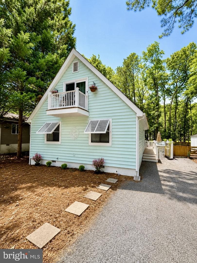 72 Newport Drive photo 1