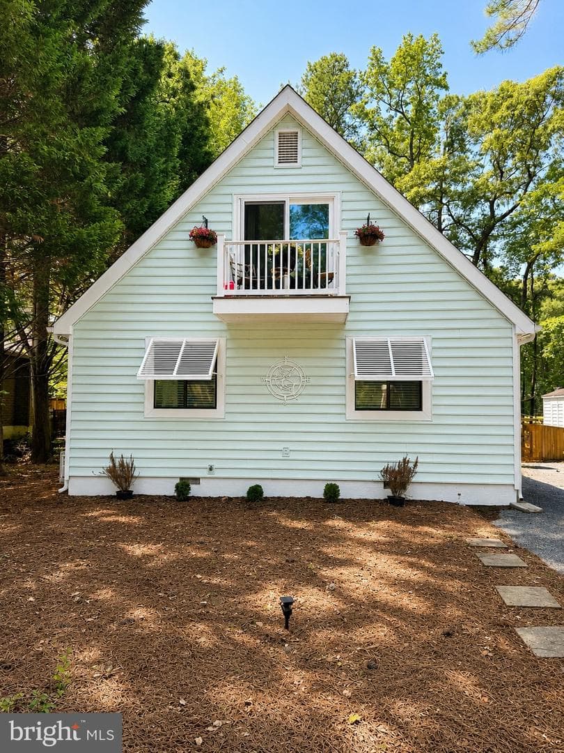 72 Newport Drive photo 2