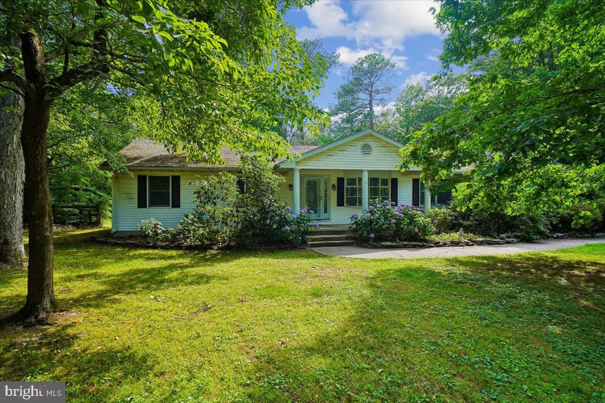 10541 Shady Drive, Berlin