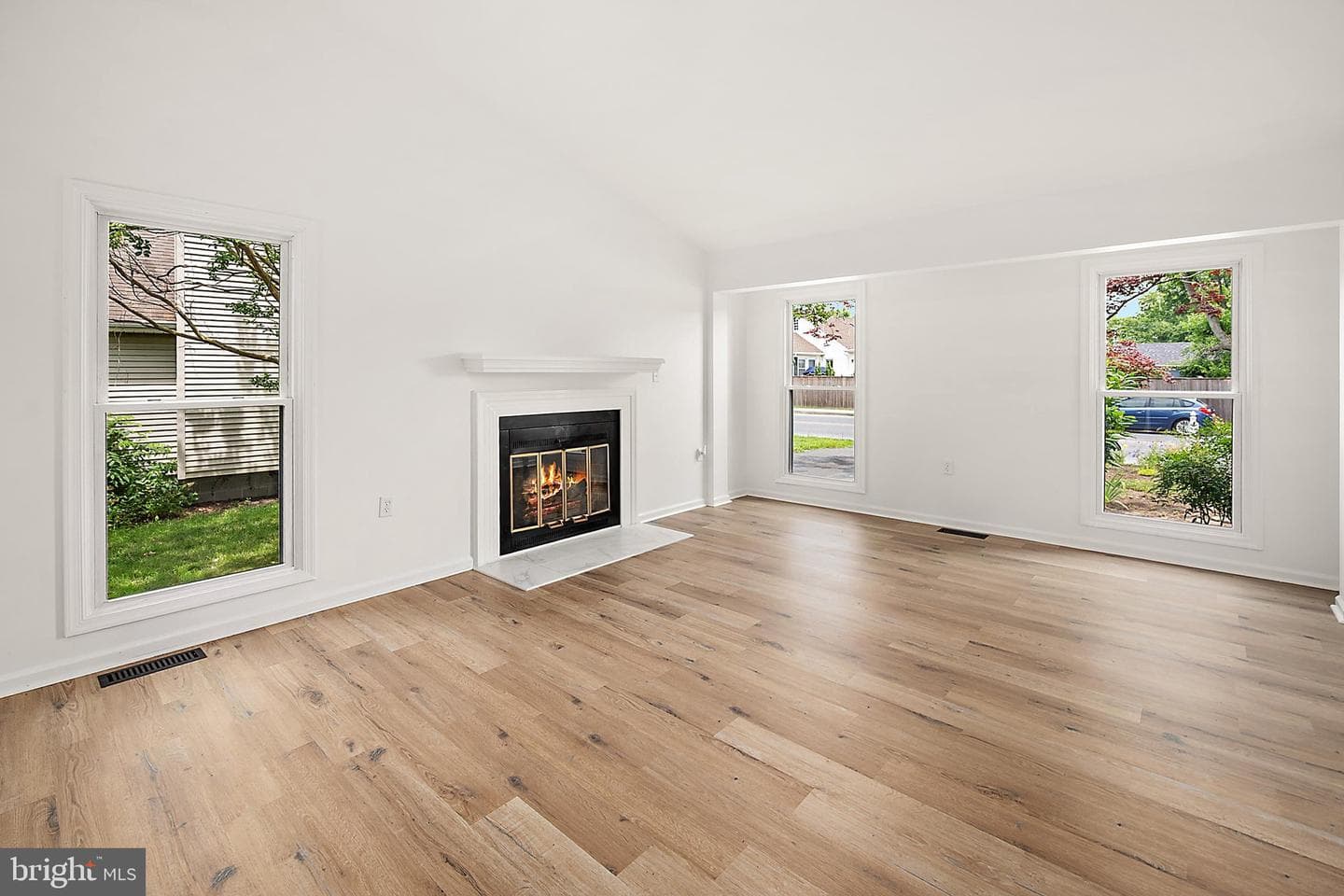 302 Franklin Avenue photo 11