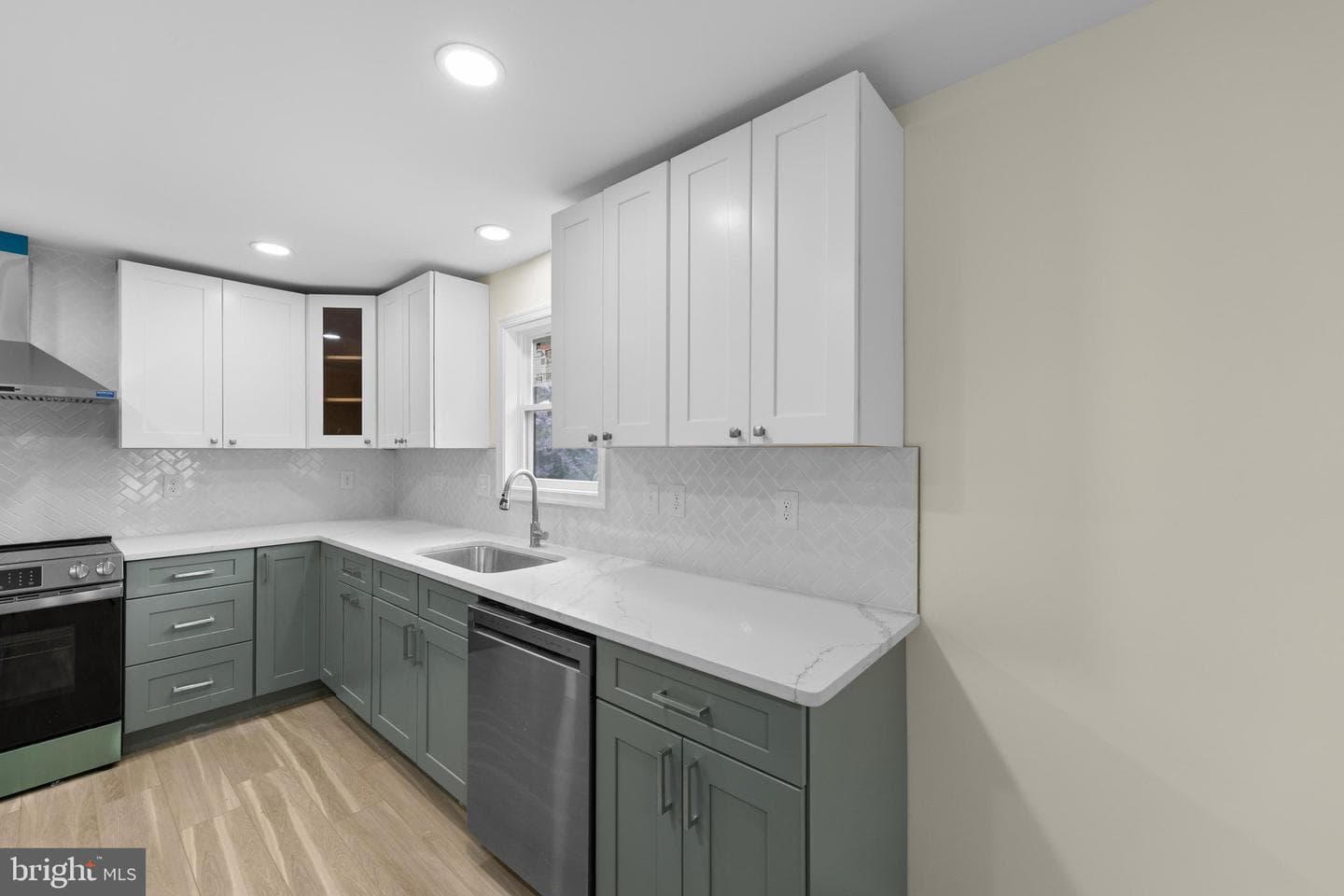12 Burley Street photo 20