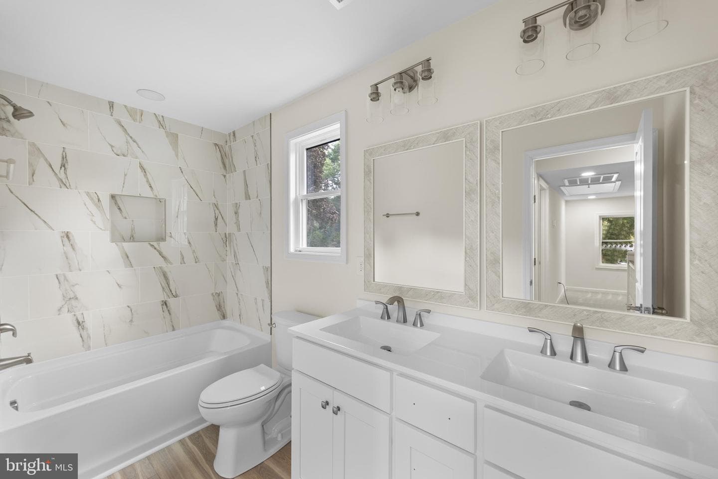 12 Burley Street photo 30