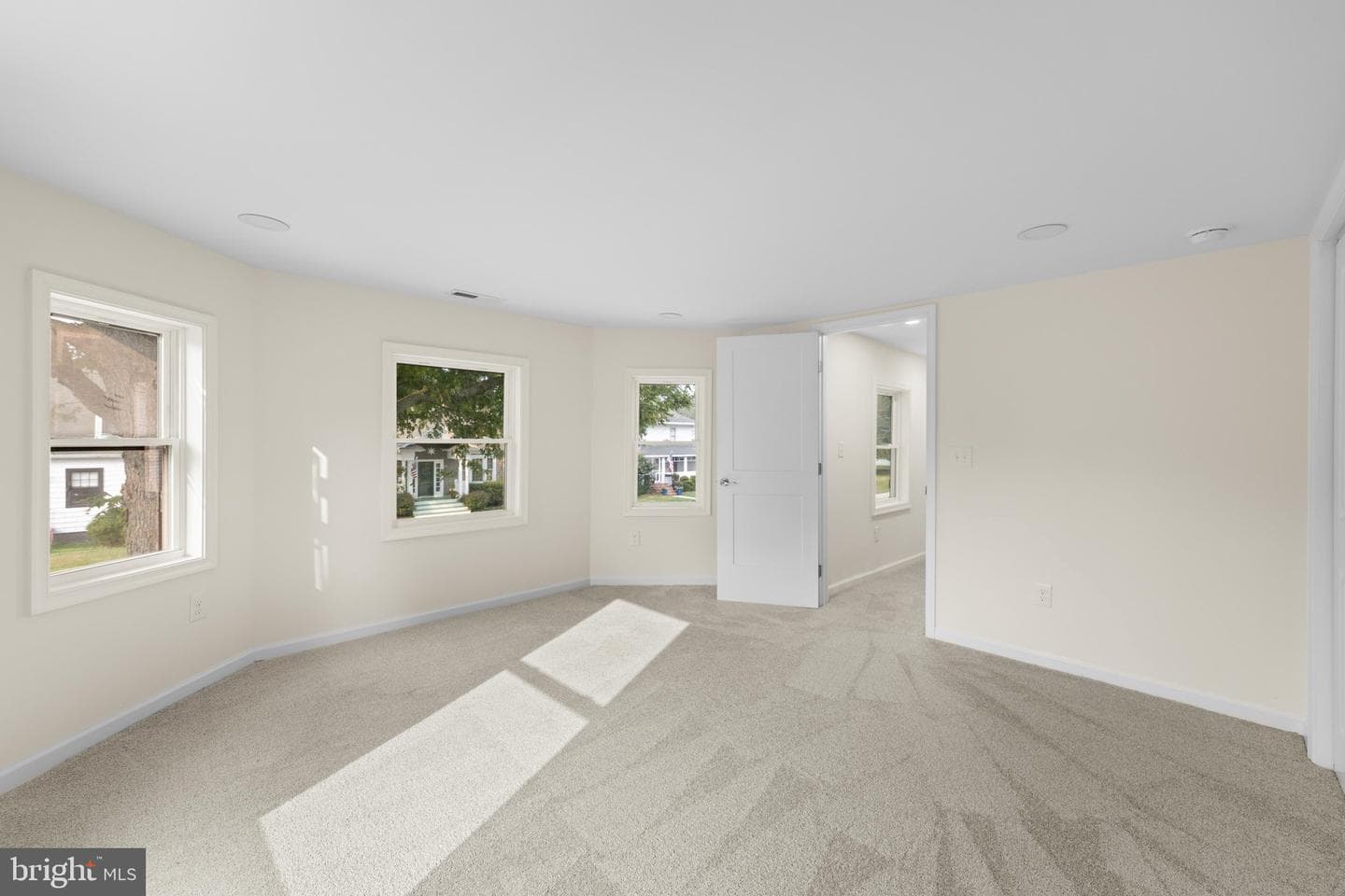 12 Burley Street photo 36