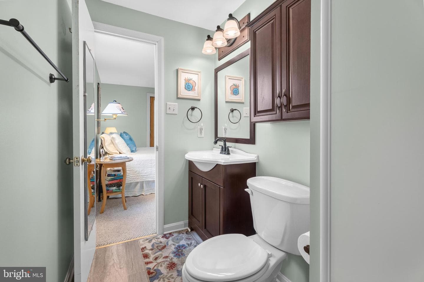 180 Teal Circle photo 14