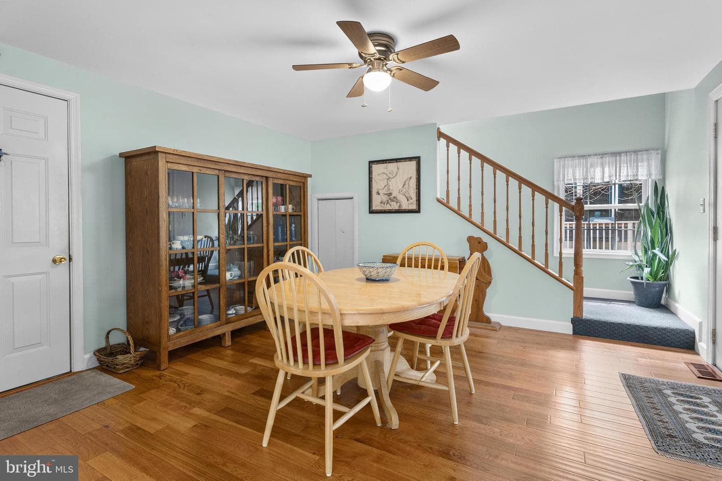 180 Teal Circle photo 37