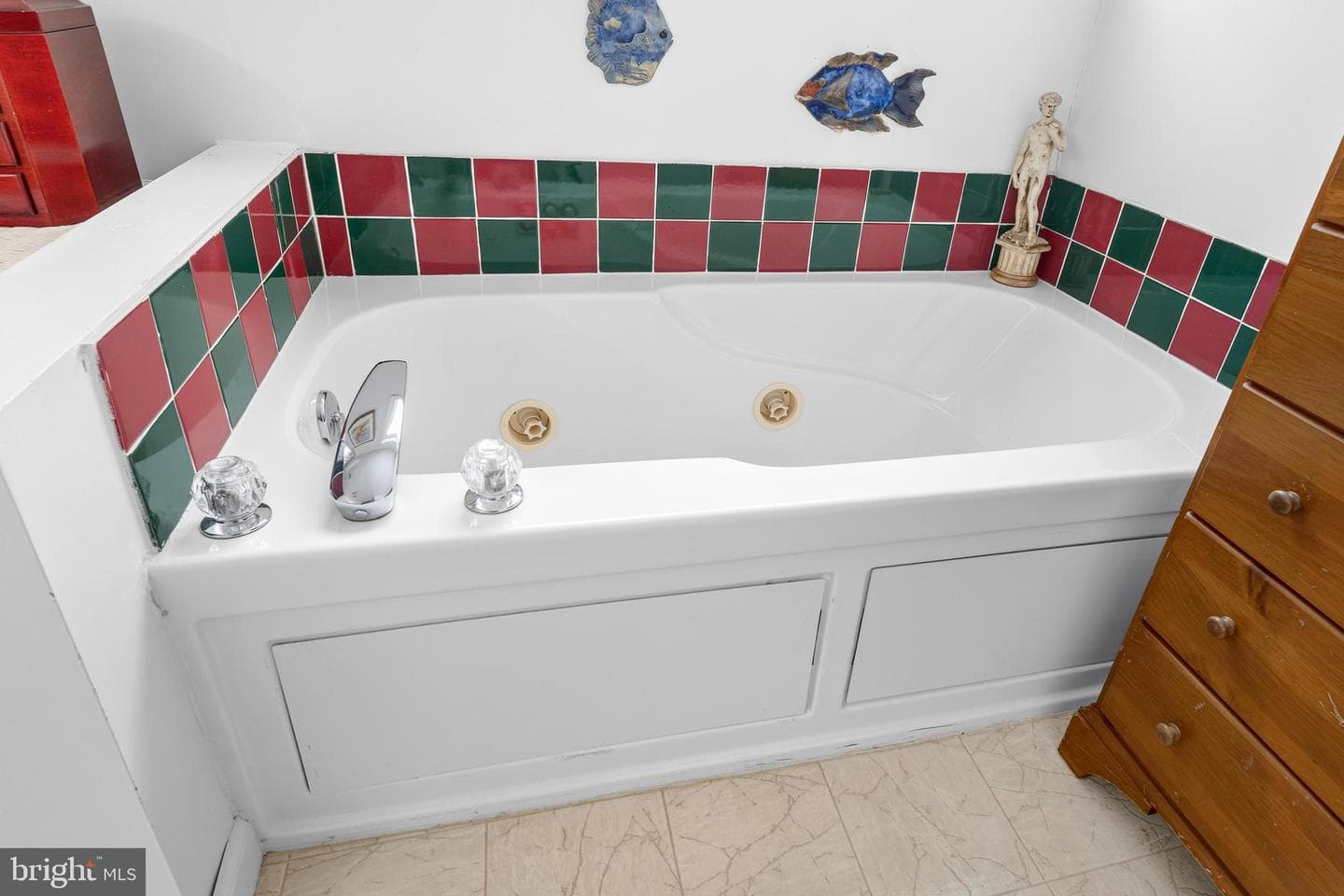 180 Teal Circle photo 55