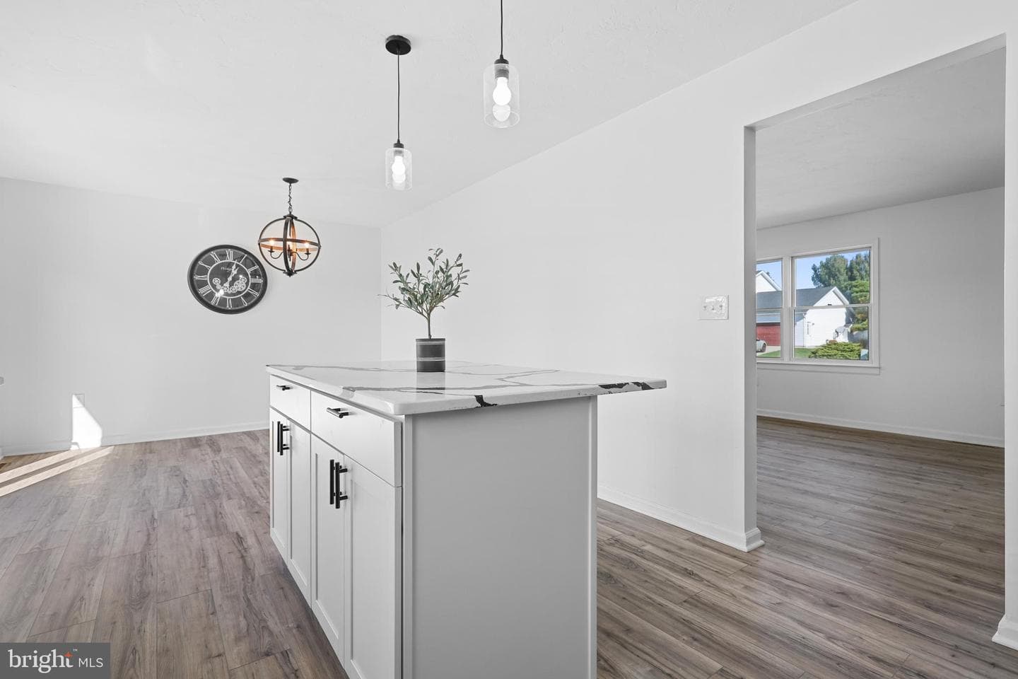 85 Thomas Drive photo 11