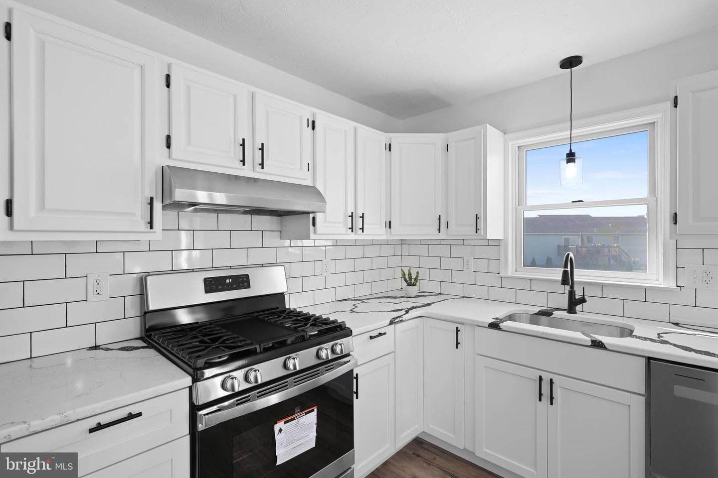 85 Thomas Drive photo 12