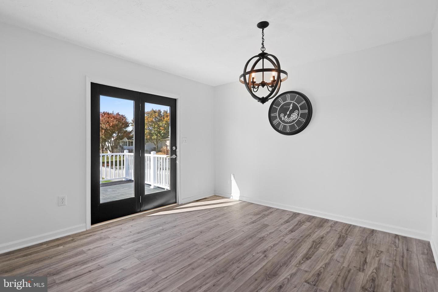 85 Thomas Drive photo 13
