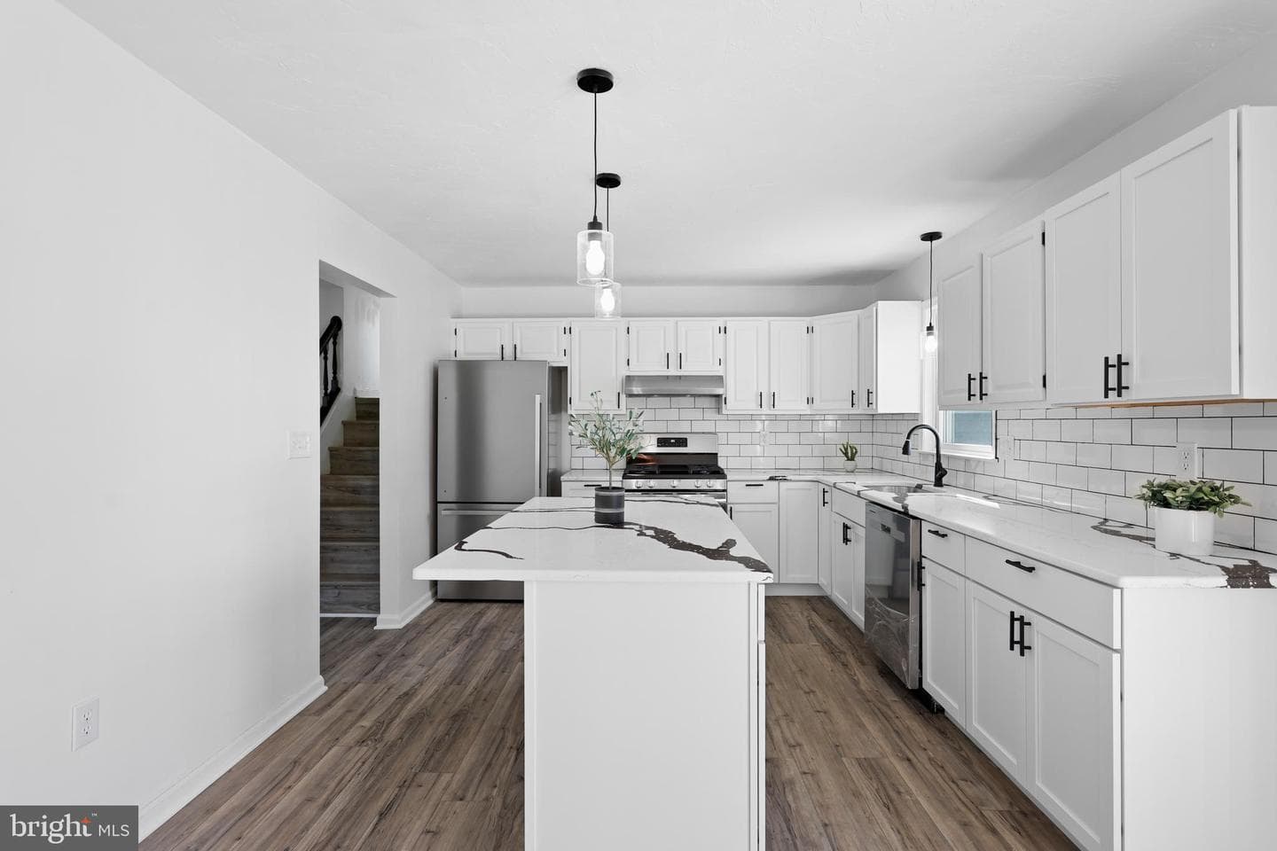 85 Thomas Drive photo 15