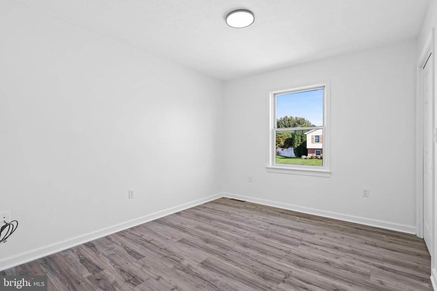 85 Thomas Drive photo 16