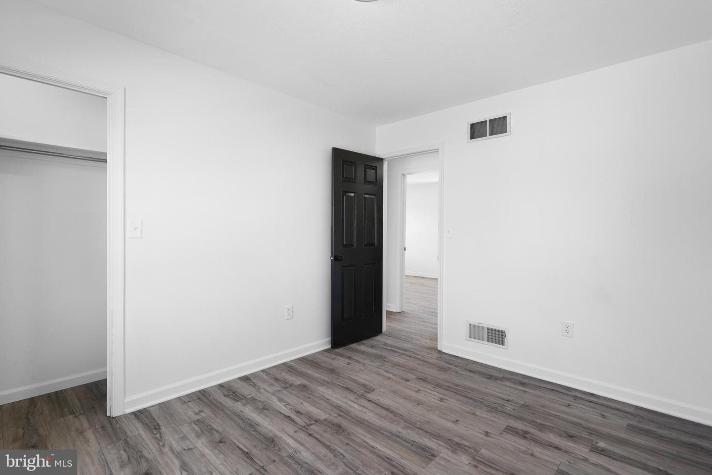85 Thomas Drive photo 17