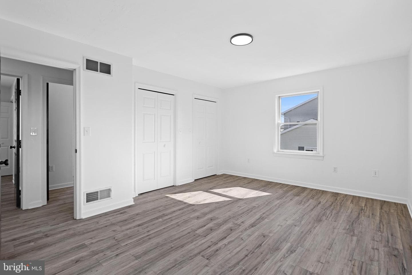 85 Thomas Drive photo 21
