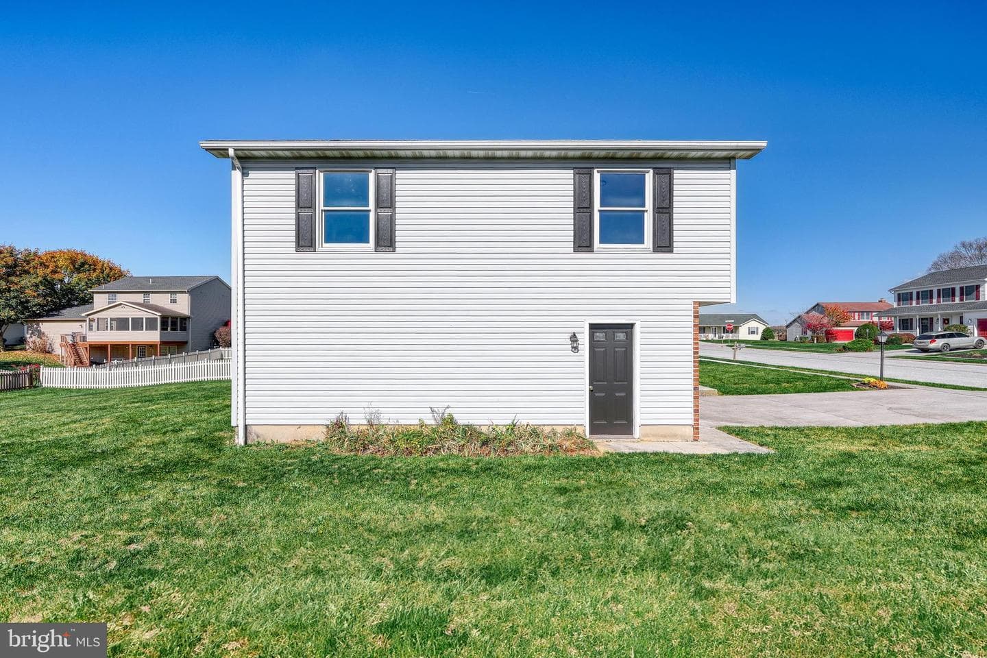 85 Thomas Drive photo 33