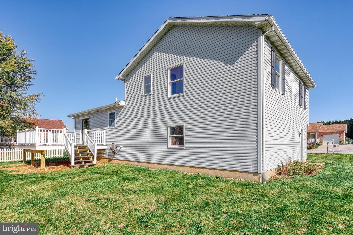 85 Thomas Drive photo 34