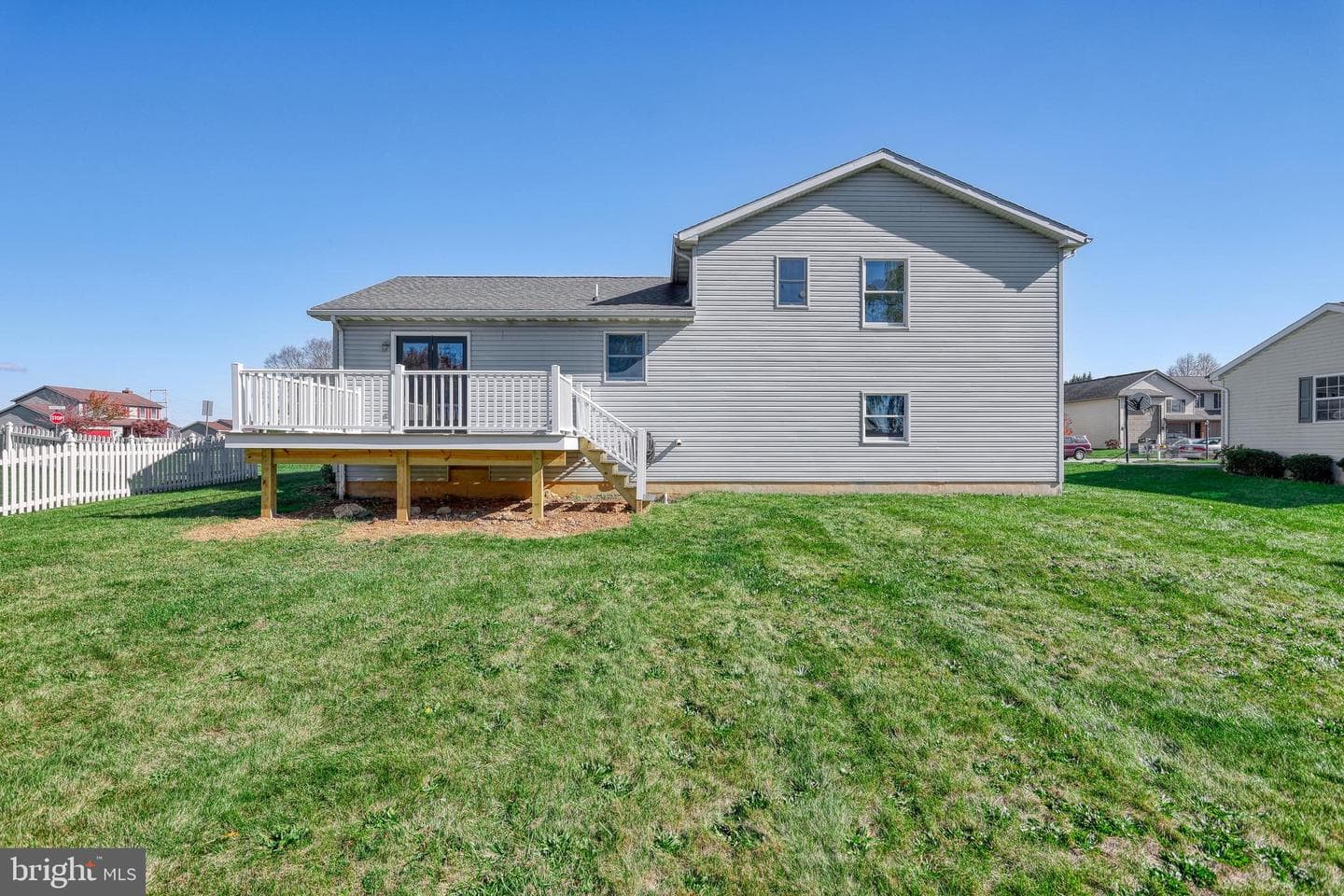 85 Thomas Drive photo 36