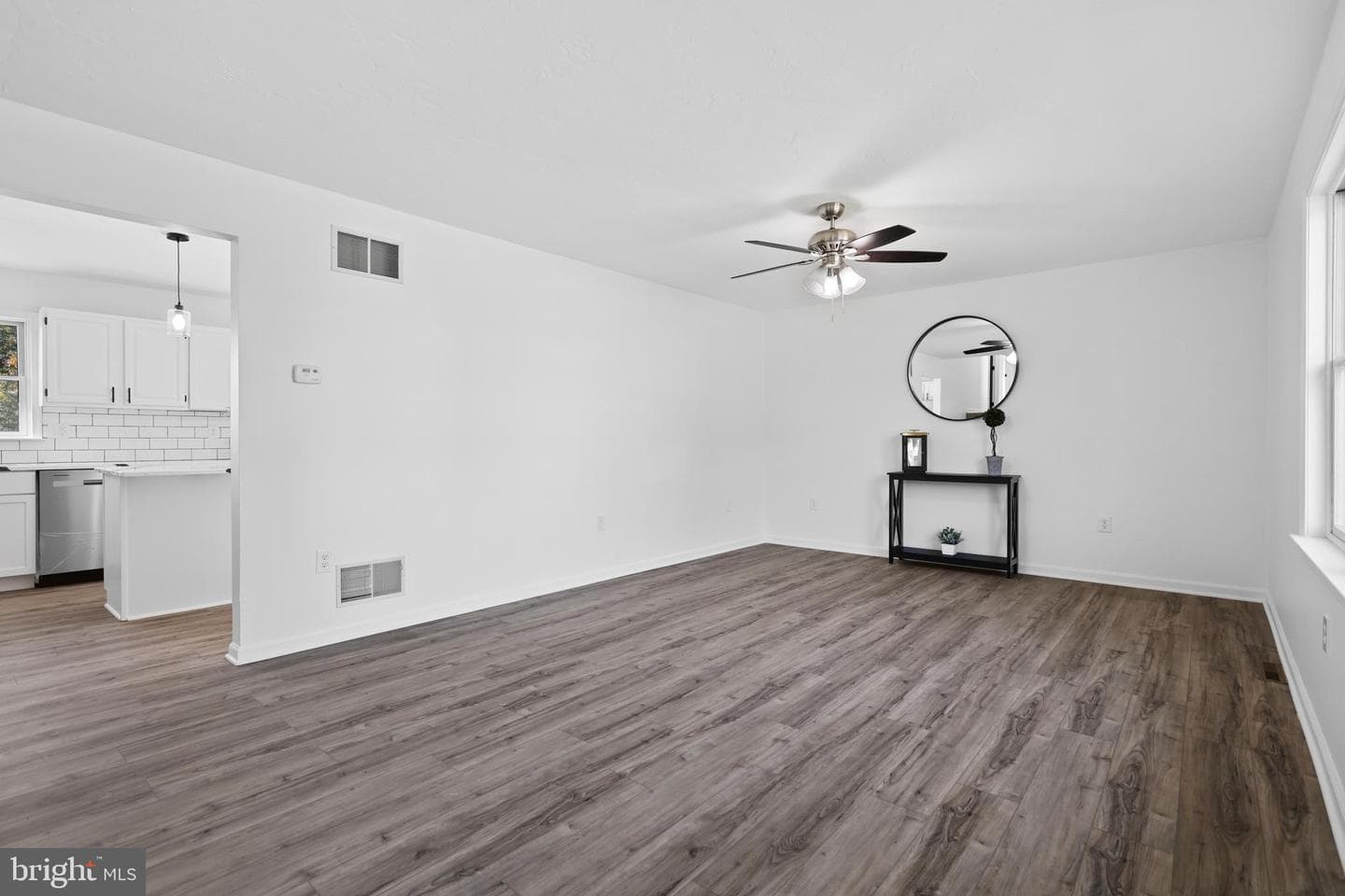 85 Thomas Drive photo 6