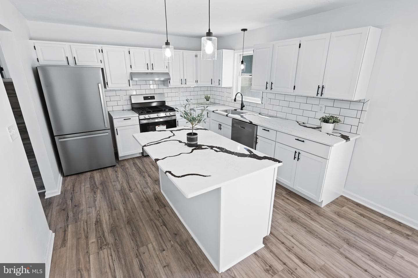 85 Thomas Drive photo 9