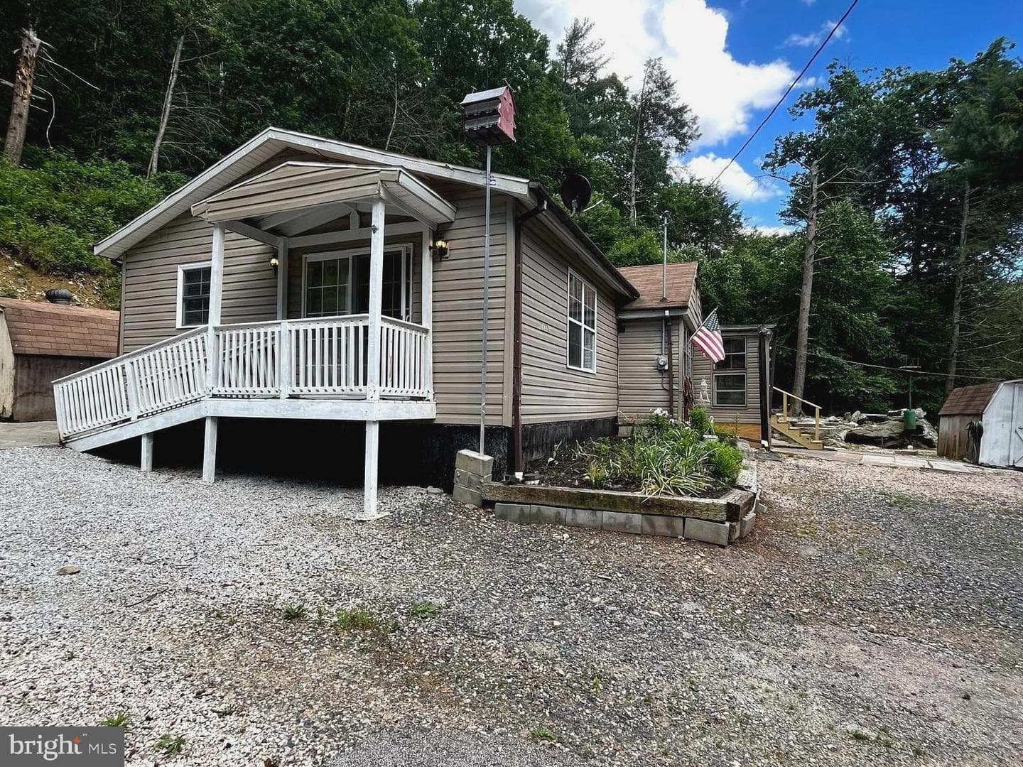 1175 Narrows Road photo 3