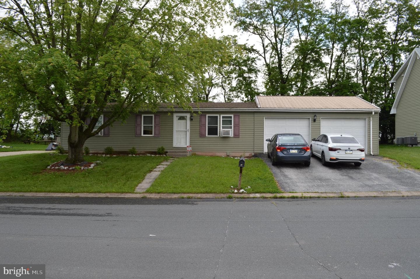 19 E Locust Lane photo 3